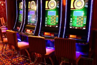 Jurassic Kingdom five-reel grid with dinosaur symbols and payline indicators